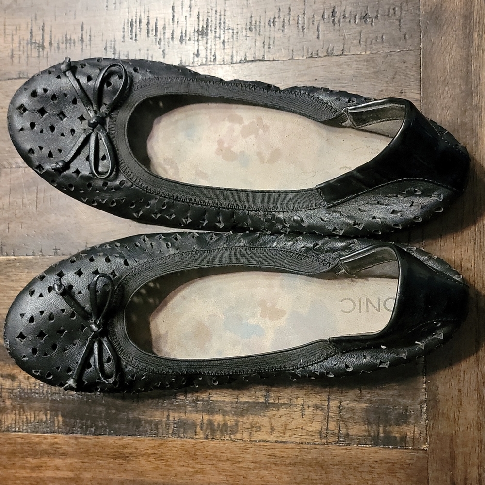 Vionic ballet flat